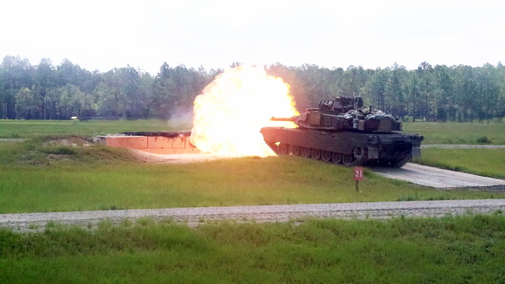 Mustang Squadron demos modernized tank during family day