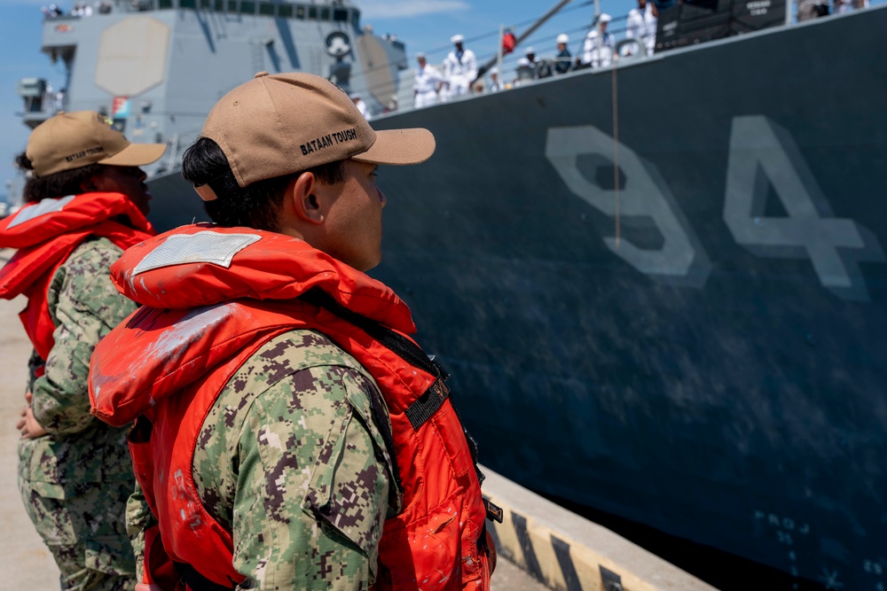 USS Nitze Departs on Deployment