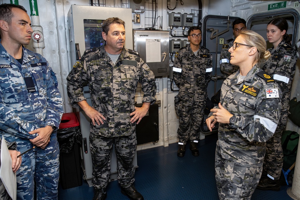 ADF Parliamentary Program Visits HMAS Canberra During RIMPAC 2022