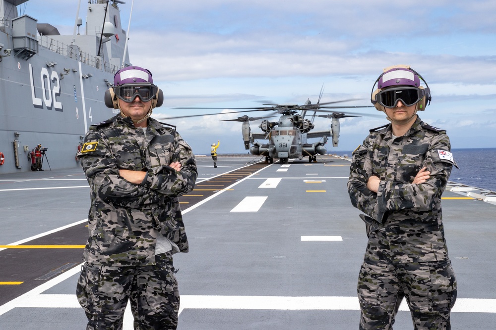 ADF Parliamentary Program Visits HMAS Canberra During RIMPAC 2022