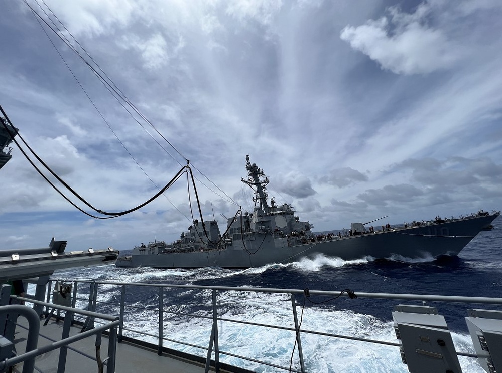 HMNZS Aotearoa, USS William P. Lawrence Conduct RAS During RIMPAC 2022