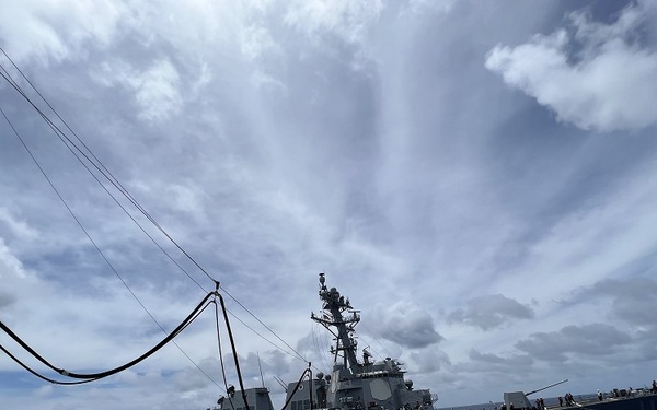 HMNZS Aotearoa, USS William P. Lawrence Conduct RAS During RIMPAC 2022