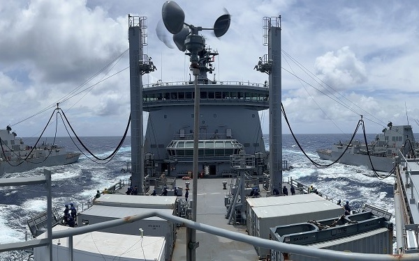 HMNZS Aotearoa, USS Spruance, USS William P. Lawrence Conduct Double RAS During RIMPAC 2022