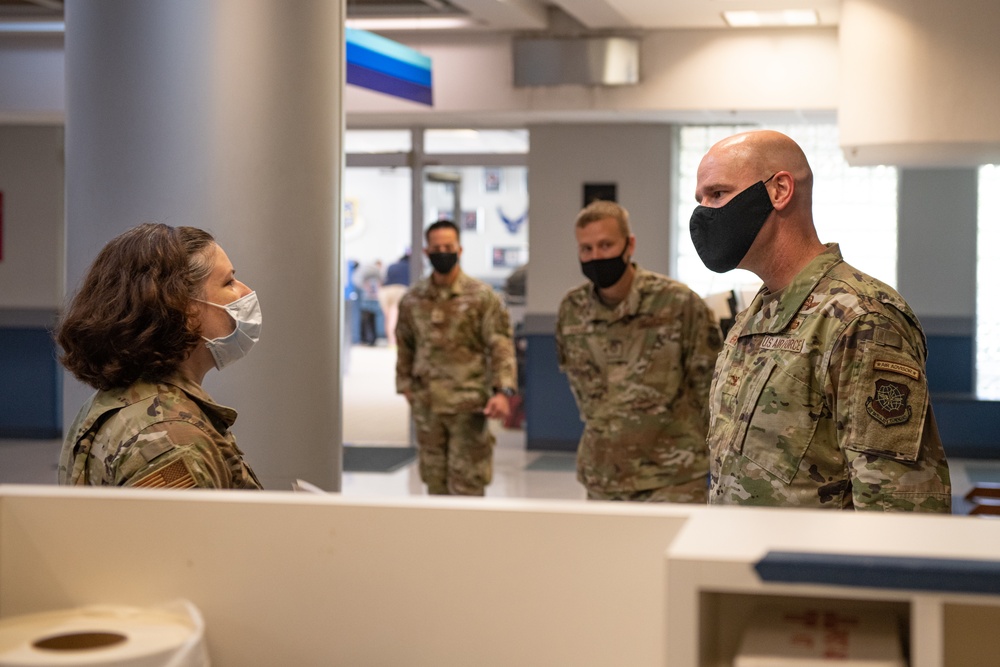 515th AMOW Commander tours Kadena ops