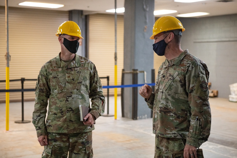 515th AMOW Commander tours Kadena ops