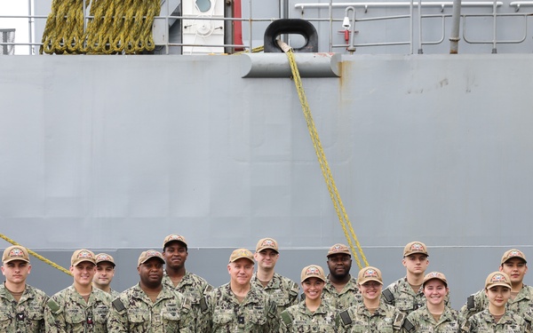 CSG-7 Visits USNS Effective (T-AGOS 21)
