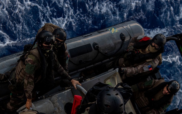 USS Gridley conducts VBSS with FS Prairial