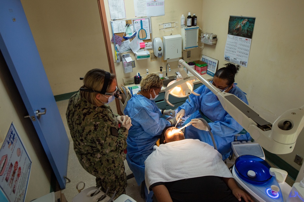 Pacific Partnership 2022 and Paluan Dentists Work Side-by-Side During PP22