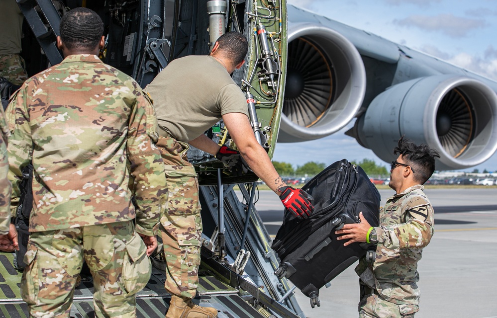 DVIDS - Images - Greywolf Brigade offloads equipment [Image 2 of 5]