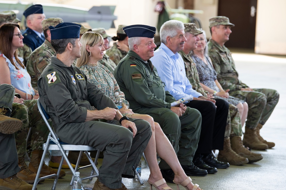 52nd MMG changes command