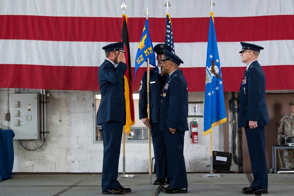 52nd MMG changes command