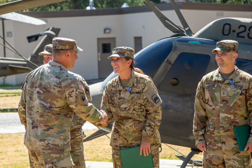 DVIDS - Images - Raptor Soldiers Recognized by I Corps DCG [Image 2 of 2]