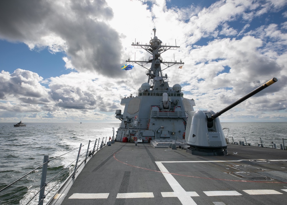 USS Arleigh Burke (DDG 51) Ship Maneuvering