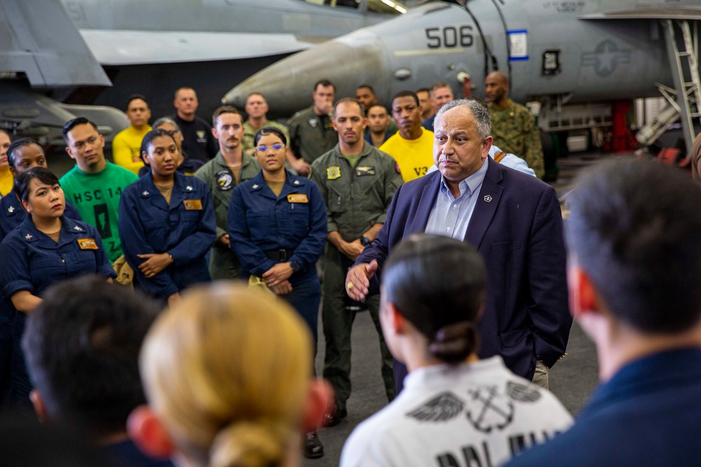 SECNAV visits Abraham Lincoln during RIMPAC 2022
