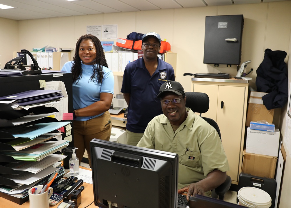 USNS Medgar Evers (T-AKE 13) Underway