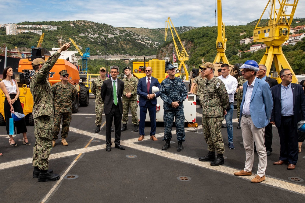 USS Arlington hosts distinguished visitors from Croatia