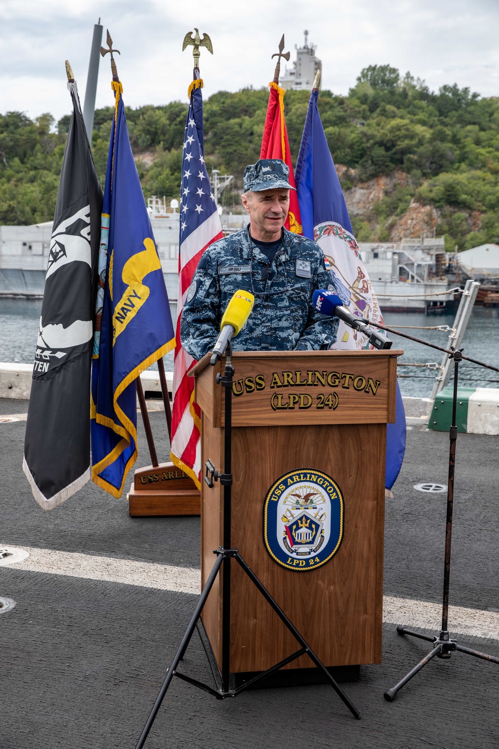 USS Arlington hosts distinguished visitors from Croatia