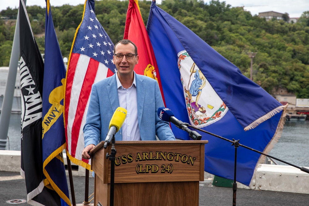 USS Arlington hosts distinguished visitors from Croatia