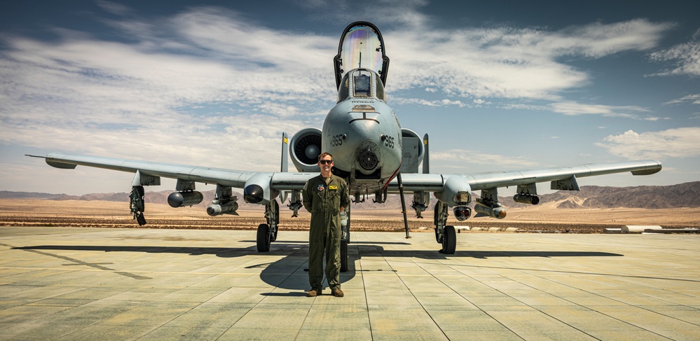 MWSS-473 Marines refuel U.S. Air Force A-10 Warthogs