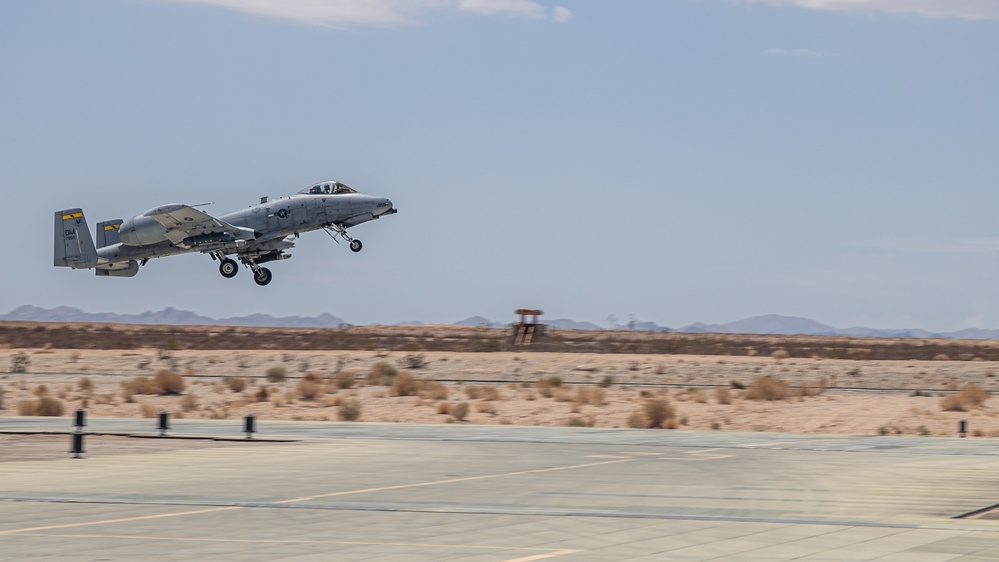 DVIDS - Images - MWSS-473 Marines Refuel U.S. Air Force A-10 Warthogs ...