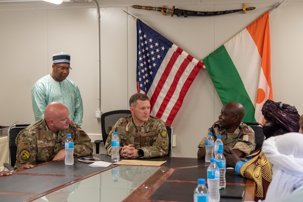 Nigerien Armed Forces and U.S. Air Force discuss security in region
