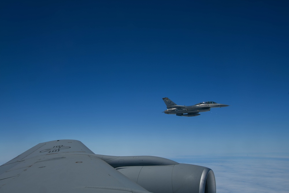 54th ARS seizes ‘Golden State’ opportunity to refuel F-16s