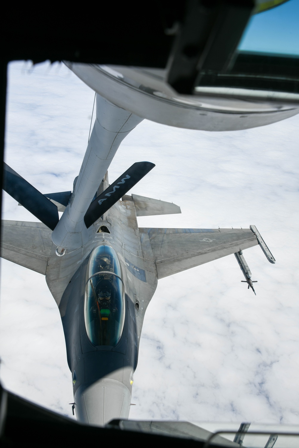 54th ARS seizes ‘Golden State’ opportunity to refuel F-16s