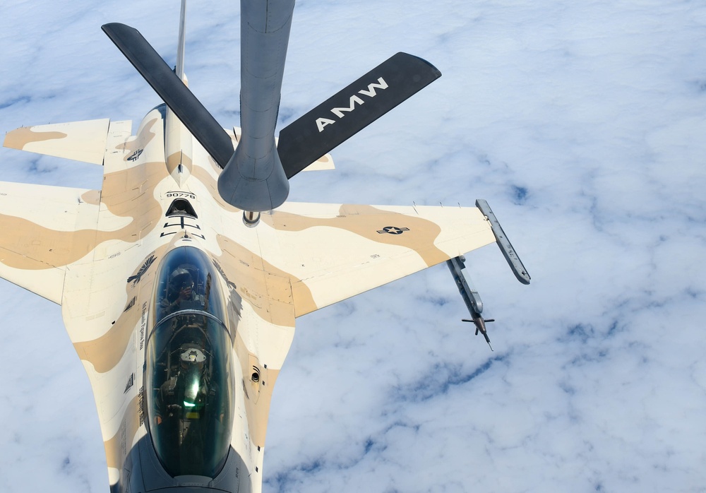 54th ARS seizes ‘Golden State’ opportunity to refuel F-16s