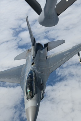 54th ARS seizes ‘Golden State’ opportunity to refuel F-16s