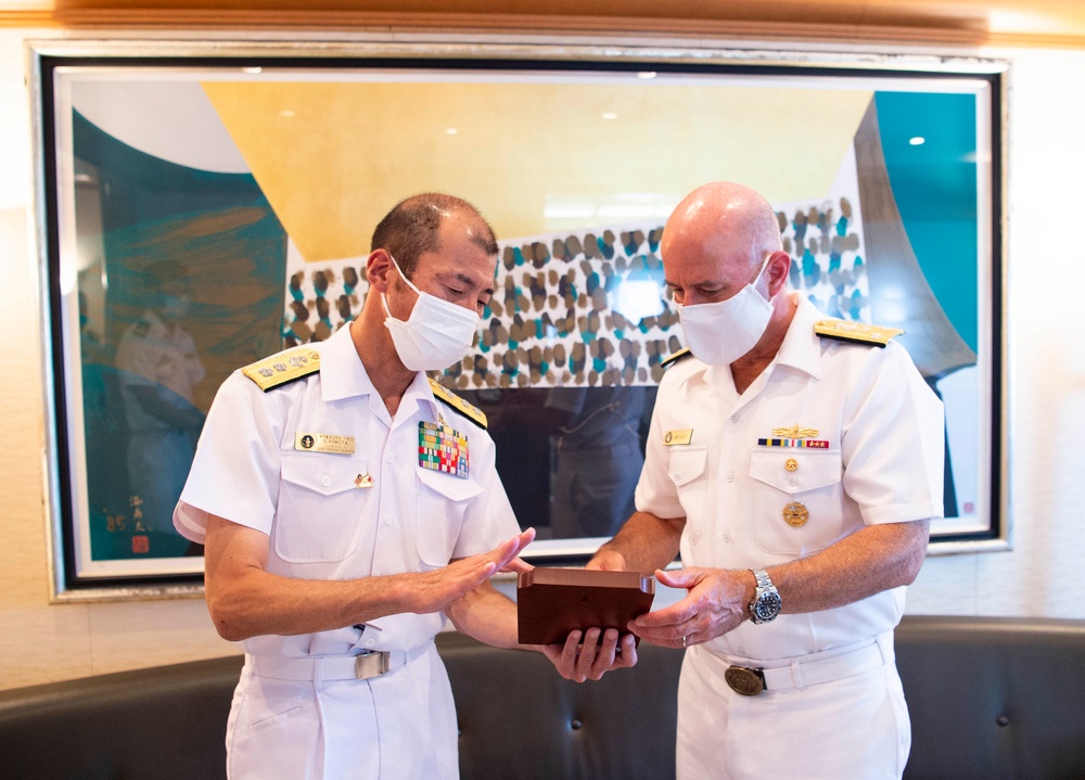 USFFC DCOM Visits JMSDF Ship