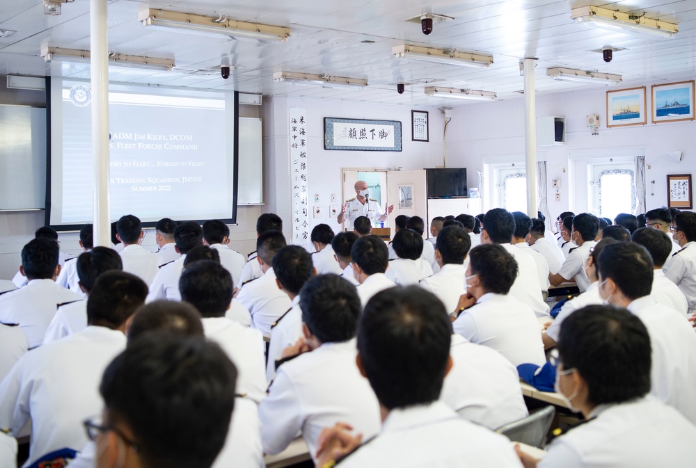 USFFC DCOM Visits JMSDF Ship
