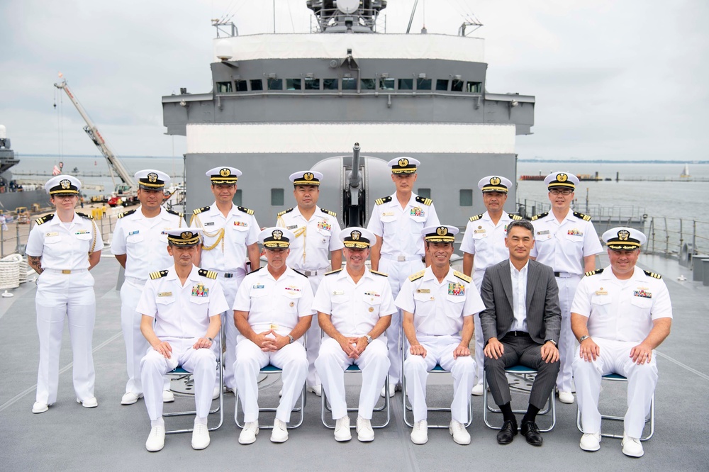 USFFC DCOM Visits JMSDF Ship