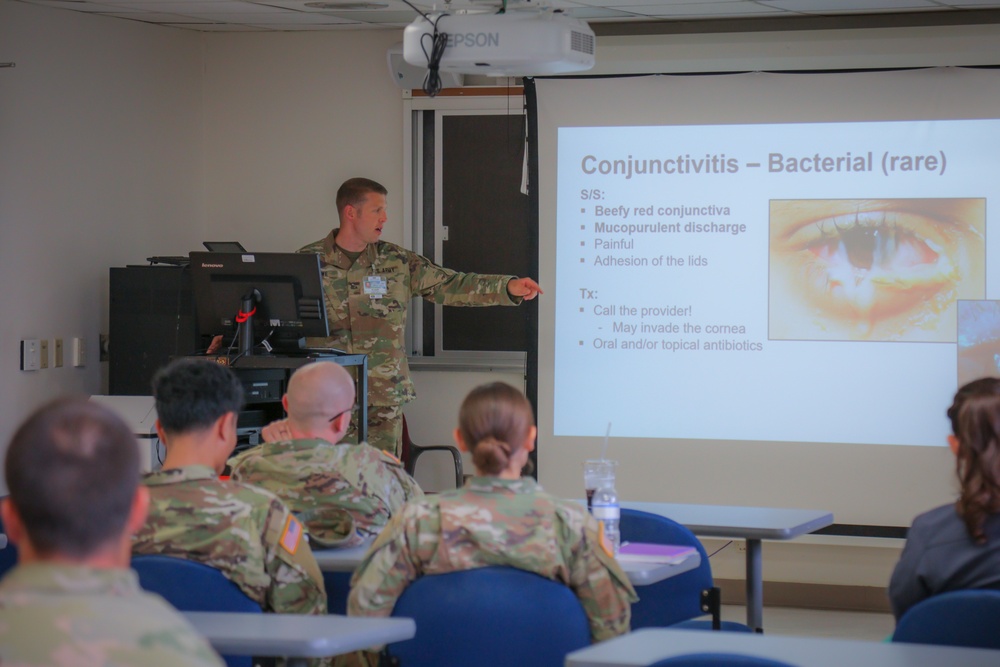 BACH OCS Students Conduct Eye Trauma Treatment Class