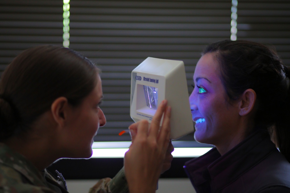BACH OCS Students Conduct Eye Trauma Treatment Class