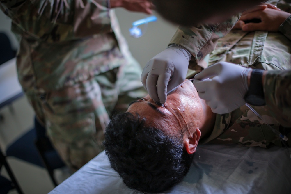 BACH OCS Students Conduct Eye Trauma Treatment Class