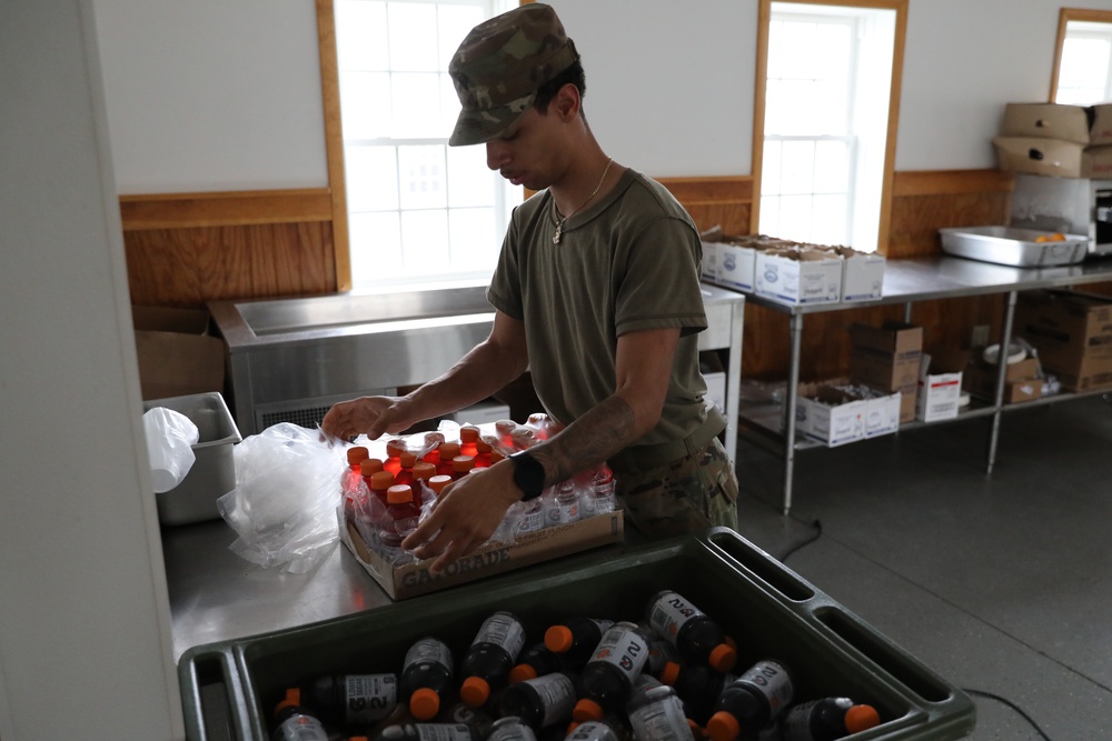 165th MP Battalion feeds Soldiers during annual training
