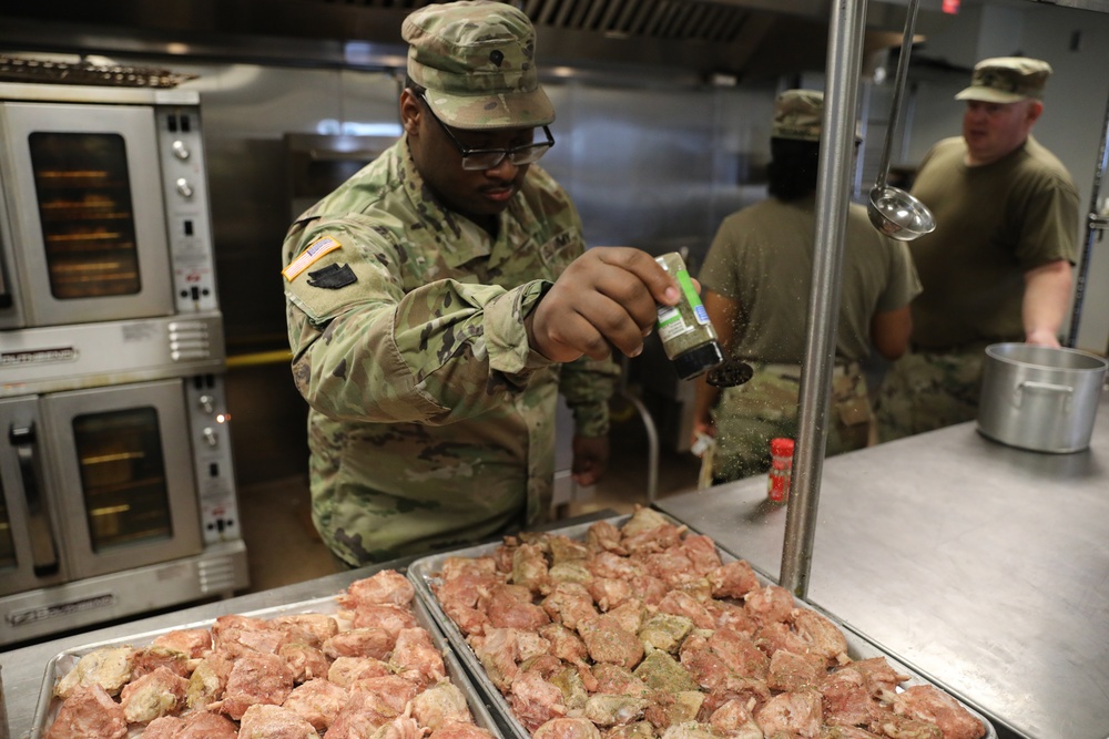 165th MP Battalion feeds Soldiers during annual training