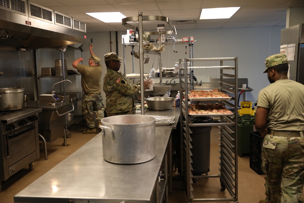 165th MP Battalion feeds Soldiers during annual training