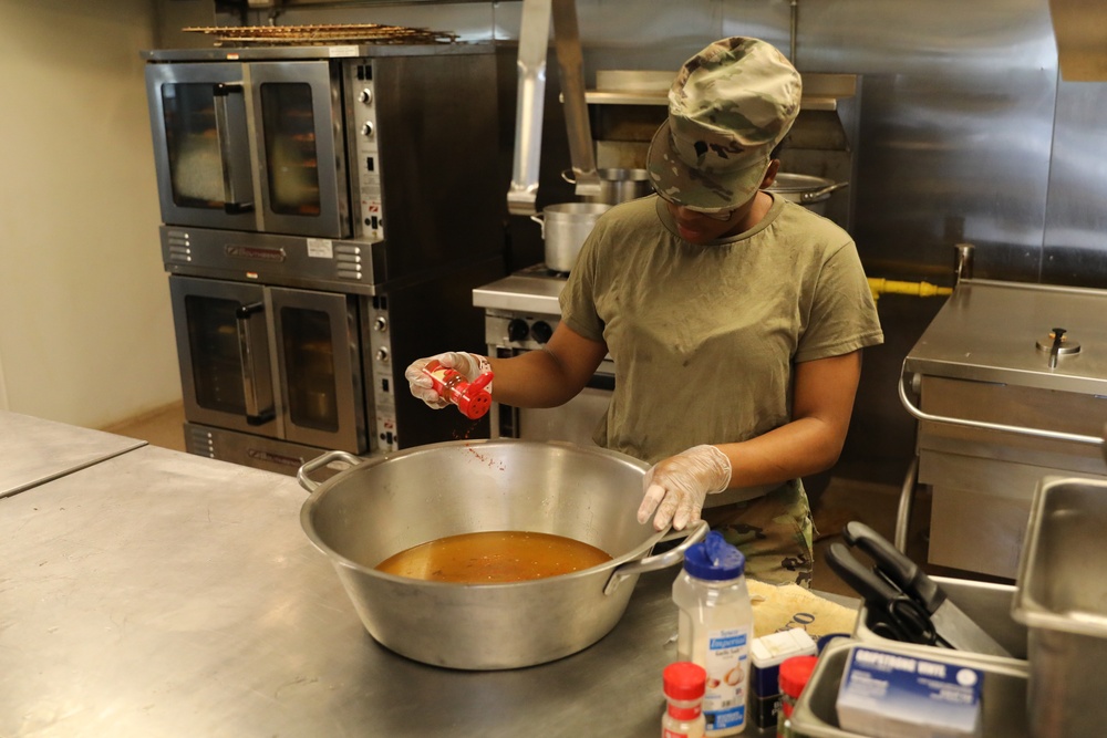 165th MP Battalion feeds Soldiers during annual training