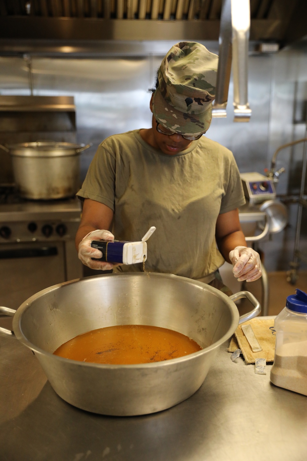 165th MP Battalion feeds Soldiers during annual training