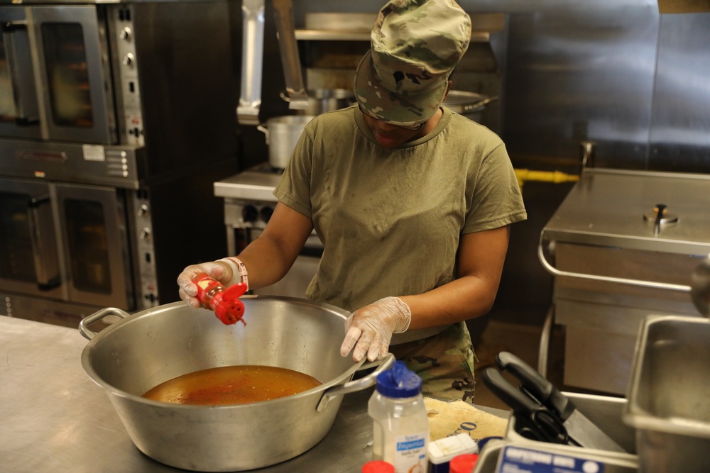 165th MP Battalion feeds Soldiers during annual training