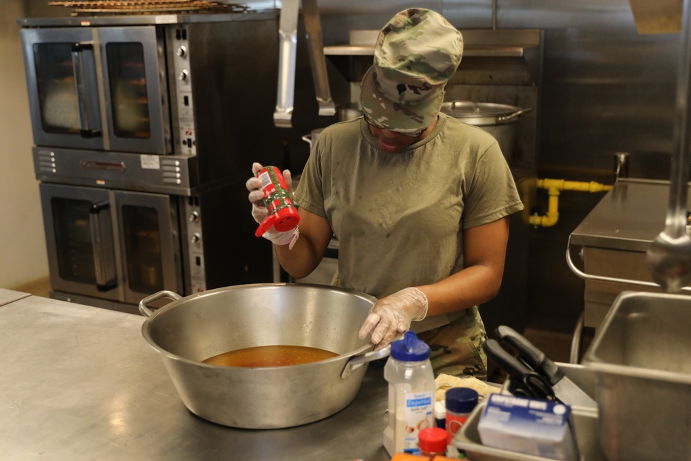 165th MP Battalion feeds Soldiers during annual training