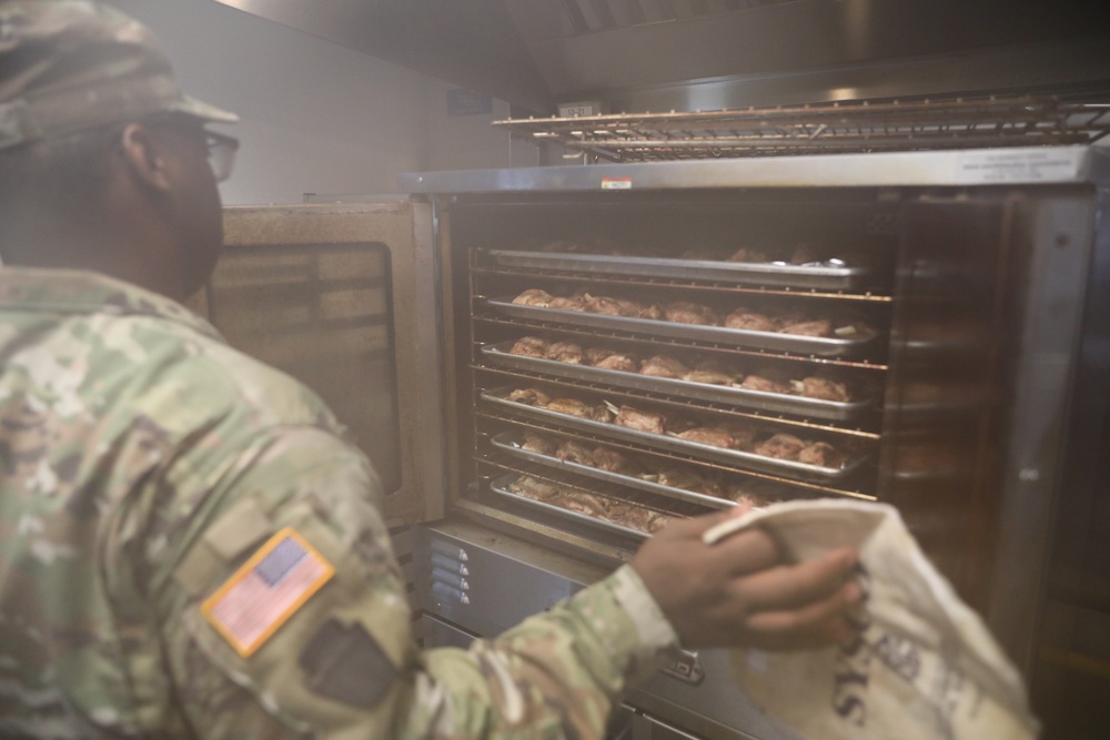 165th MP Battalion feeds Soldiers during annual training