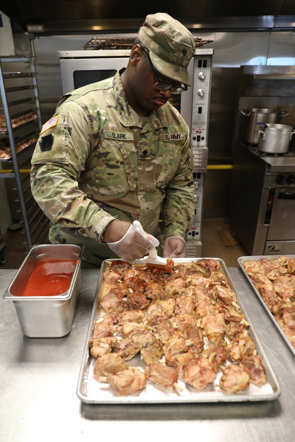 165th MP Battalion feeds Soldiers during annual training