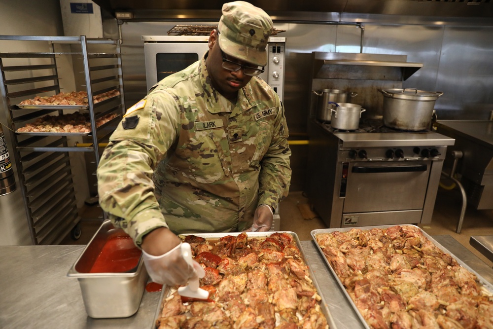 165th MP Battalion feeds Soldiers during annual training