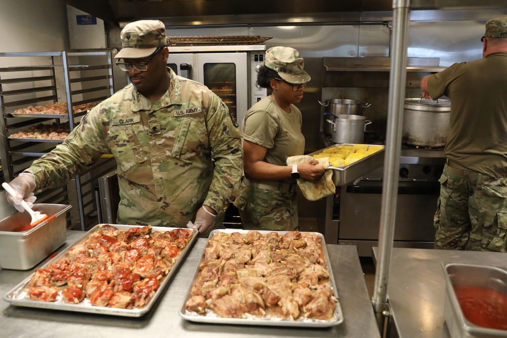 165th MP Battalion feeds Soldiers during annual training