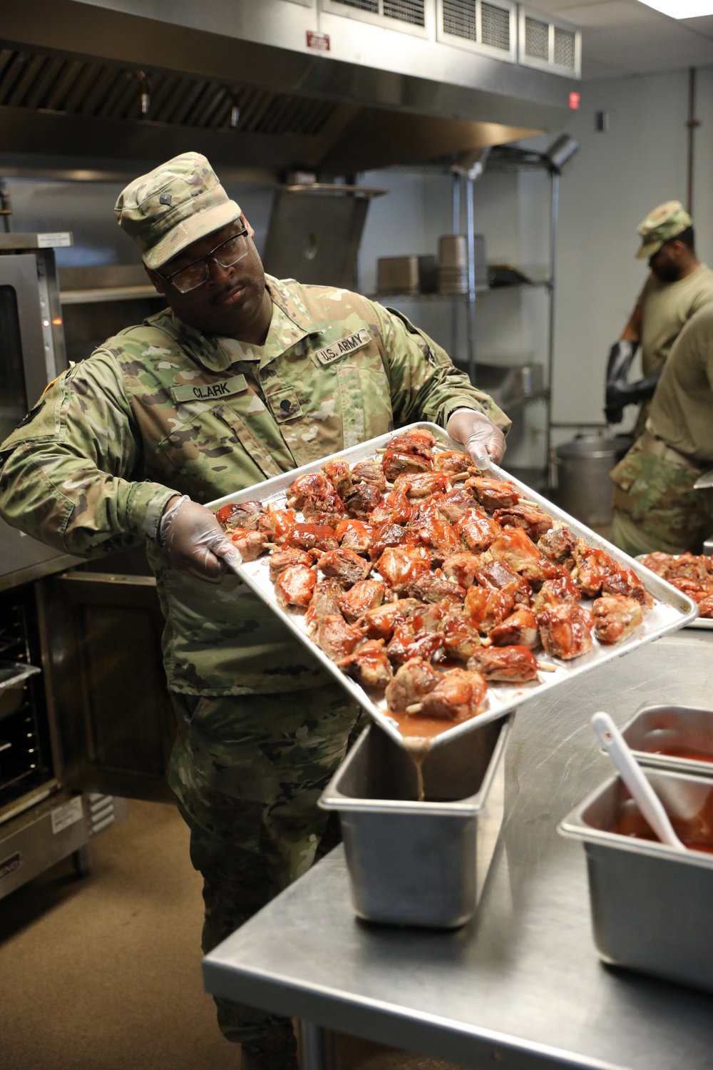 165th MP Battalion feeds Soldiers during annual training