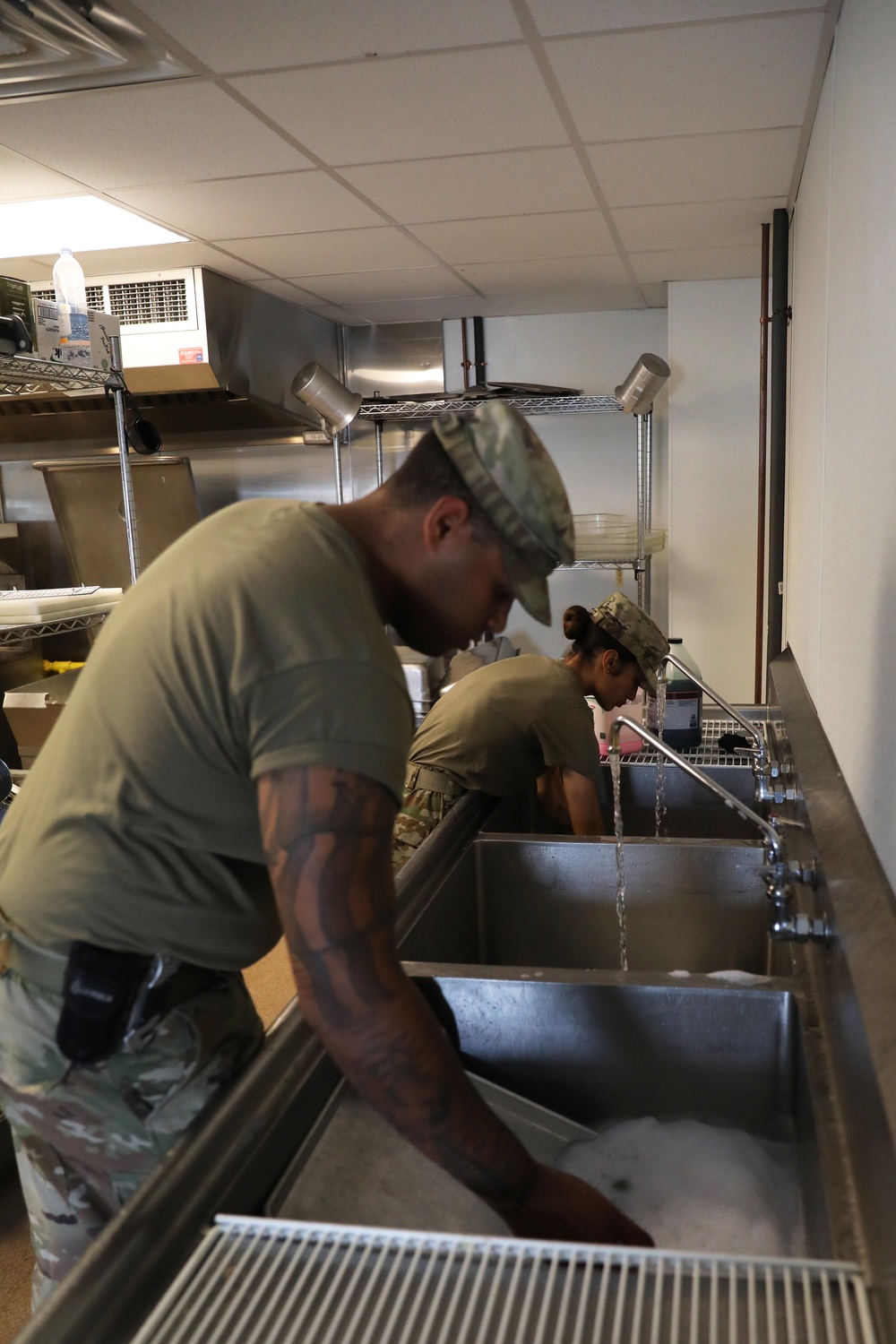 165th MP Battalion feeds Soldiers during annual training