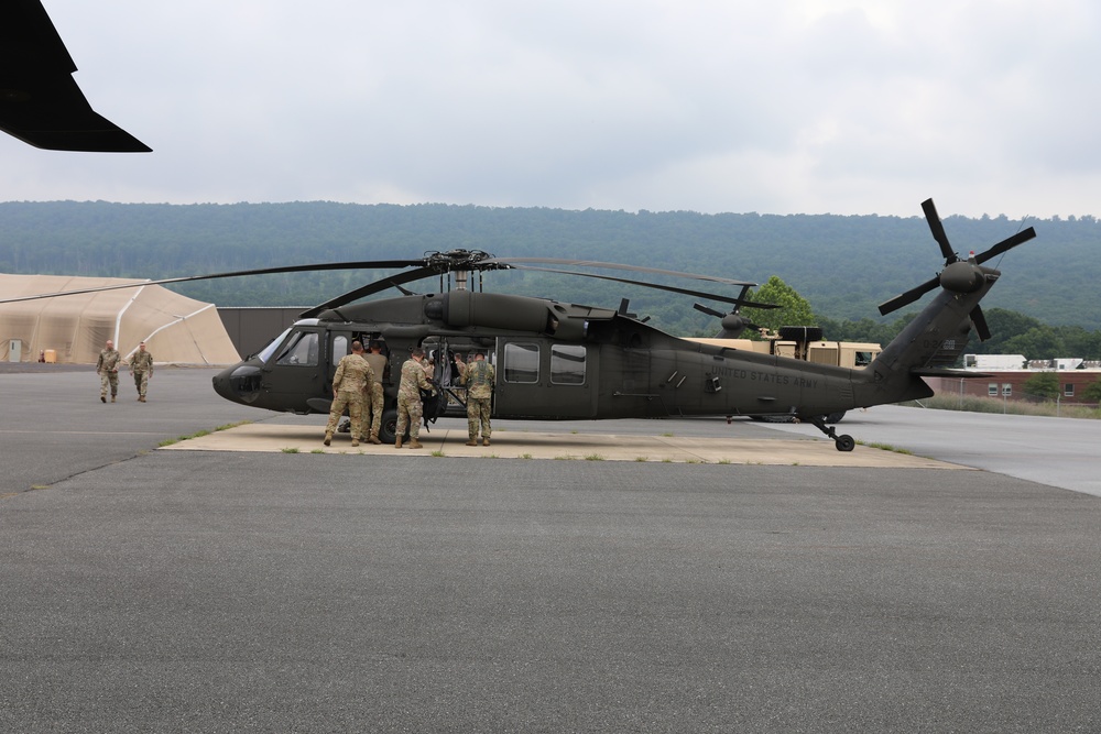 28th ECAB pilots conduct Black Hawk flight training