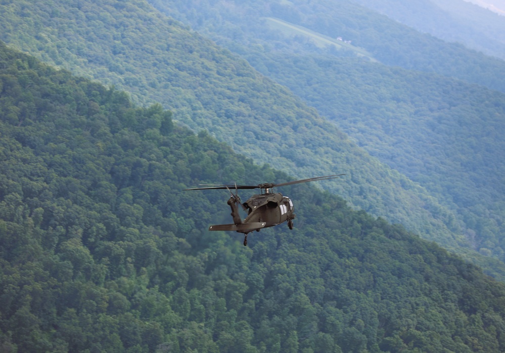 28th ECAB pilots conduct Black Hawk flight training